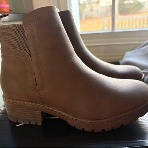 MYSOFT Brown chunkie heal ankle booties
New in box never been worn.
